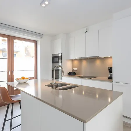 아파트 Lecomte - Rose D'ivry-3 Bedroom W Free Parking Garage - Large Terrace - Quiet Area & Walking Distance From The Sea! 223