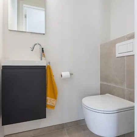 Lecomte - Rose D'ivry-3 Bedroom W Free Parking Garage - Large Terrace - Quiet Area & Walking Distance From The Sea! 223 *